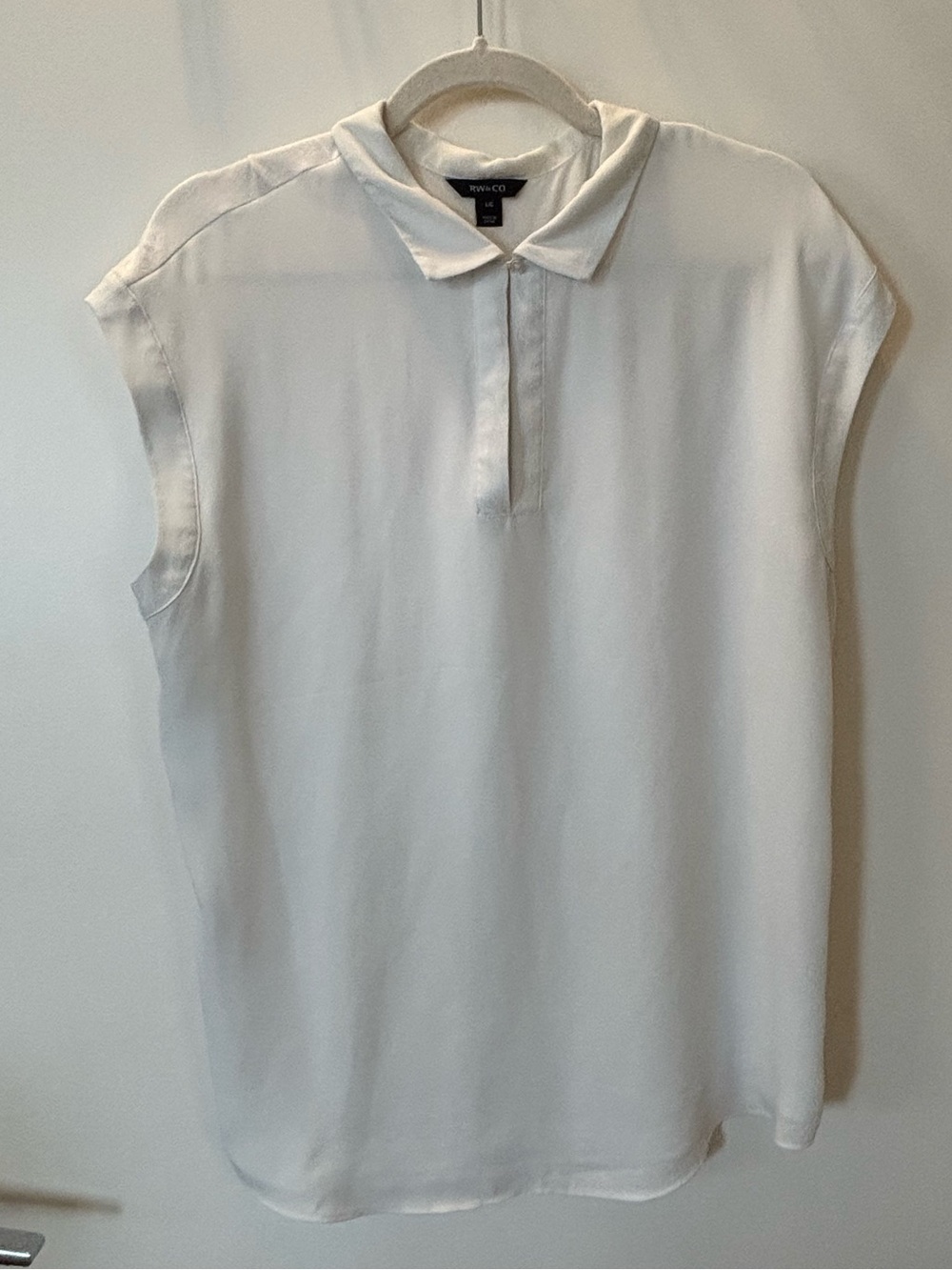 RW&CO. White Sleeveless Collared Blouse